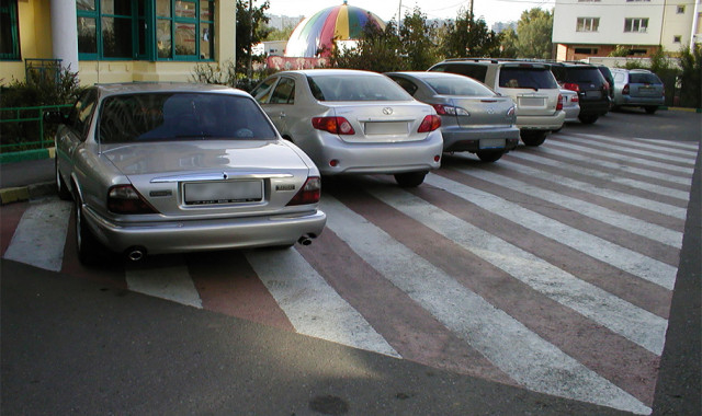 3000 рублей за стоянку во дворе жилого дома