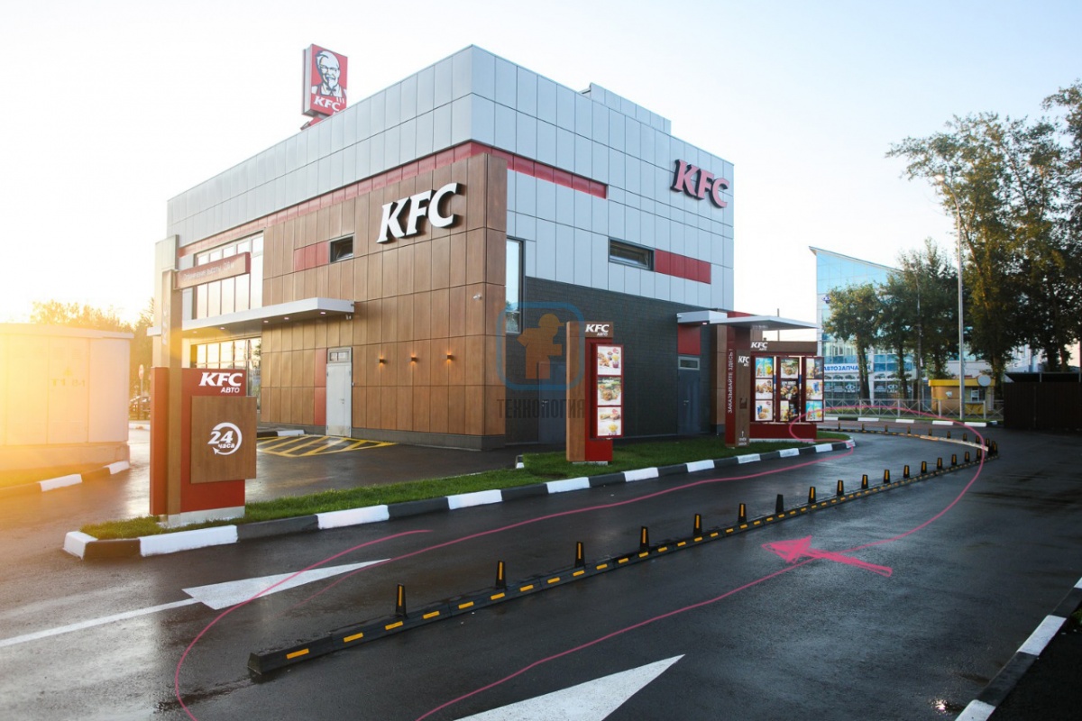 Оснащение зоны движения транспорта: делиниатор КР-1,0-1 с флажком, KFC, Нижний Новгород