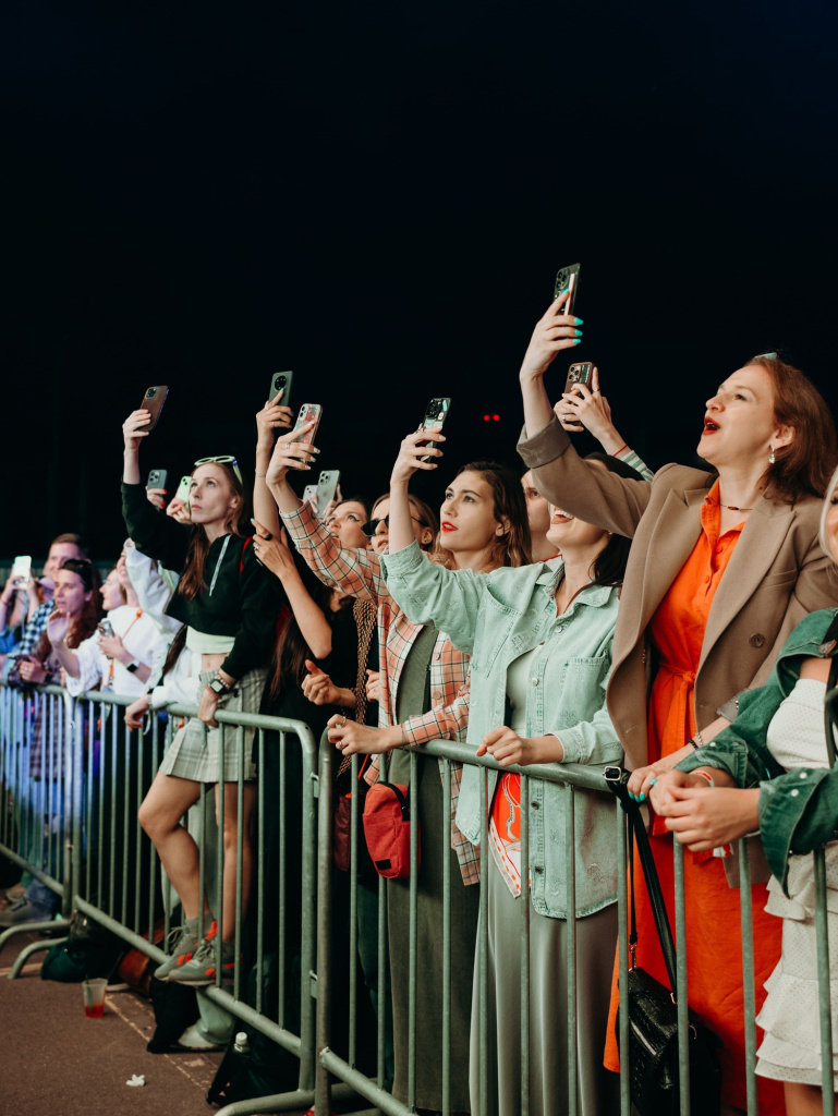Мобильные металлические ограждения для ограждения площадок на YANDEX ECOM OPEN AIR
