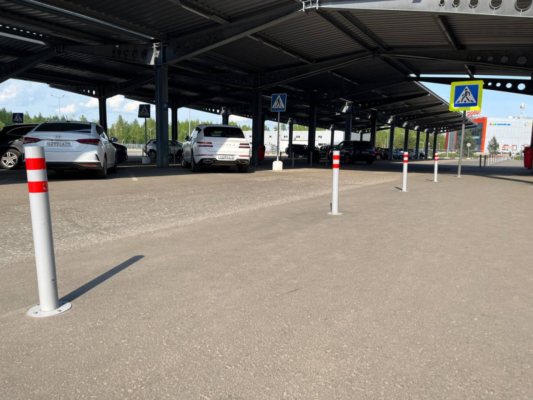 Парковочные анкерные столбики, гипермаркет Метро, г. Ярославль Парковочные анкерные столбики, гипермаркет Метро, г. Ярославль