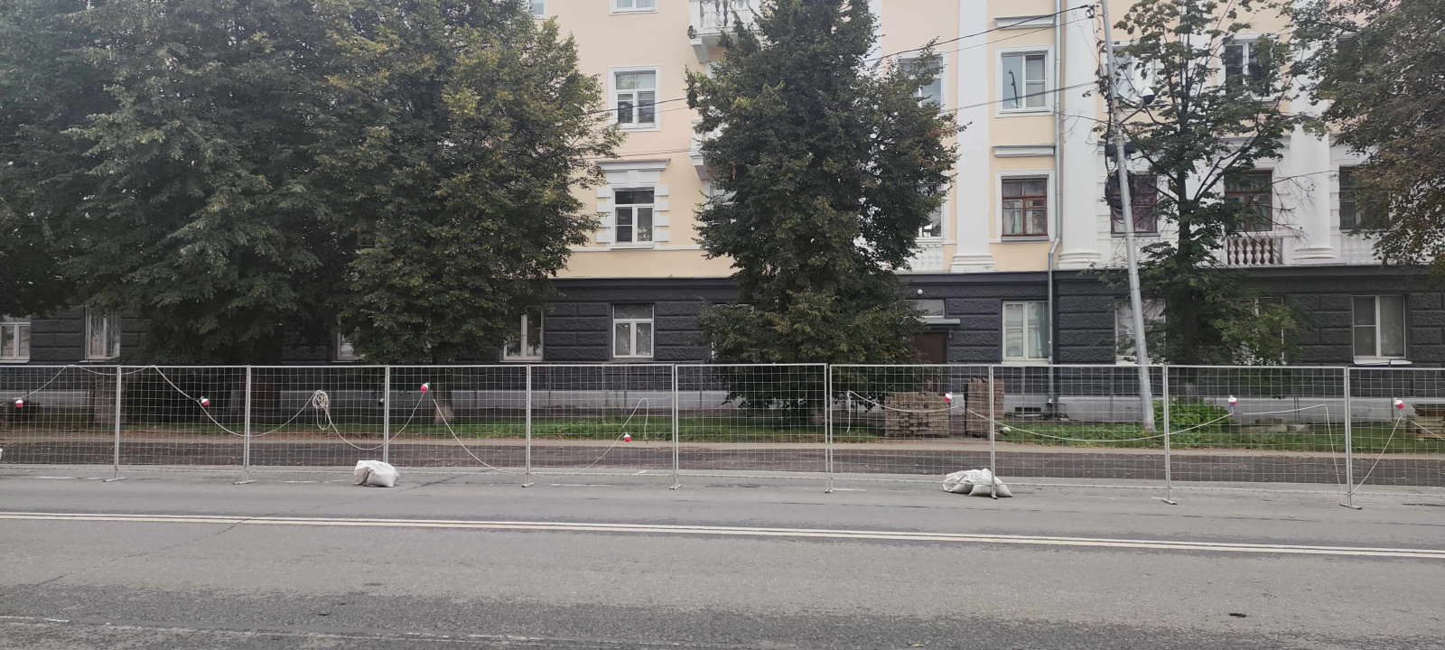 Ограждение участка на время проведения ремонтных работ - фото 2