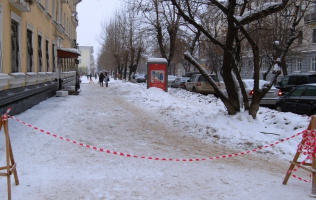 сигнальные ленты с надписями «Опасная зона» и «Проход запрещен» сигнальные ленты с надписями «Опасная зона» и «Проход запрещен»