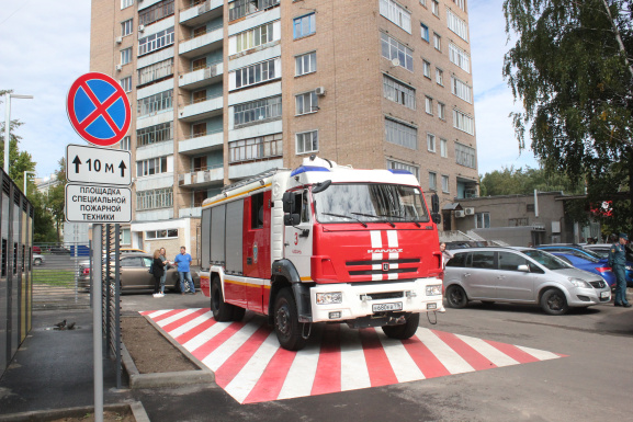 Установка знаков дорожного движения на придомовой территории