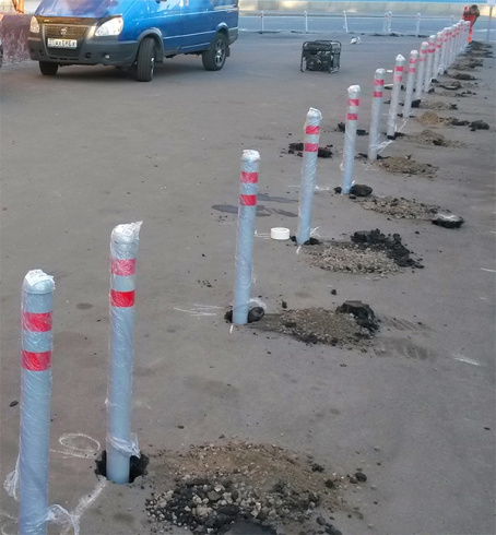 Установка бетонируемых парковочных столбиков
