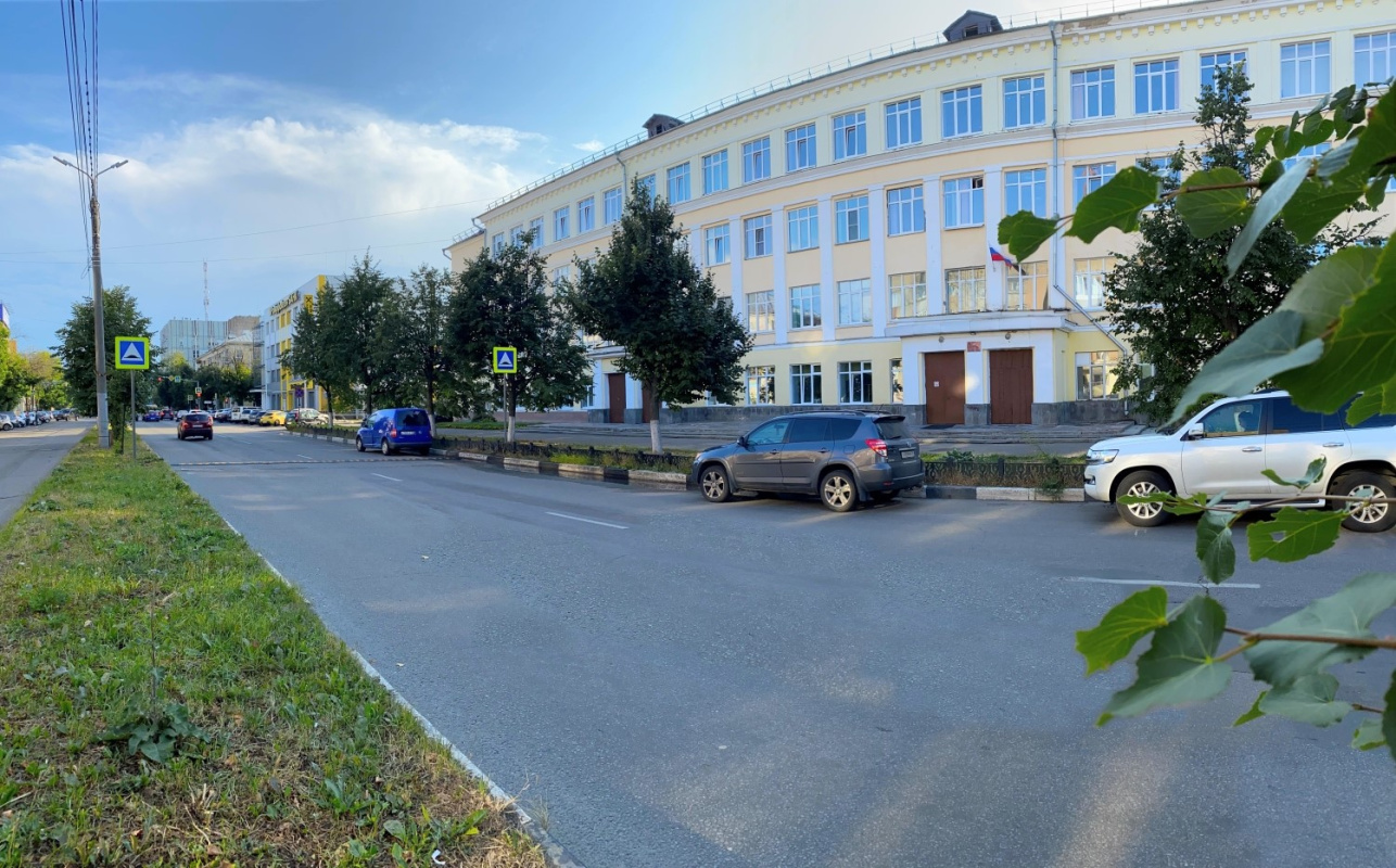 Ограничение скорости на дороге перед школой, где возможен несанкционированный выход пешеходов на проезжую часть