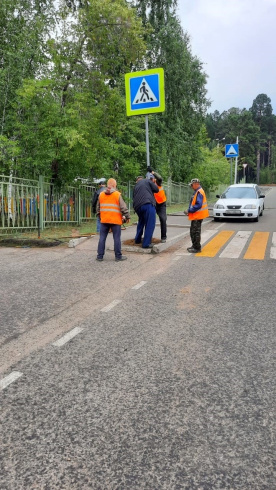 Установка стойки дорожного знака в асфальт