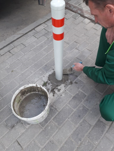 Установка бетонируемых столбиков ограждения