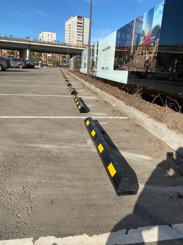 Обустройство парковочных мест у офиса продаж жилого района «Ália», г. Москва Обустройство парковочных мест у офиса продаж жилого района «Ália», г. Москва
