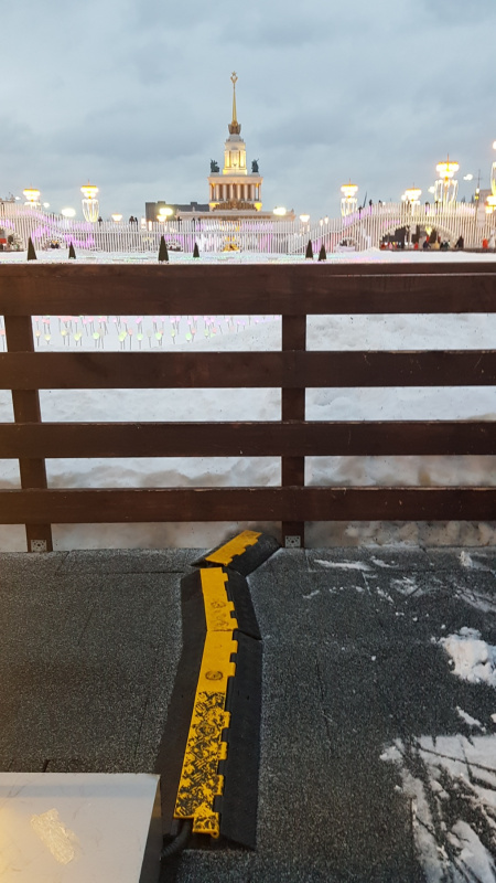 Защита наружной электропроводки с помощью кабель канала ККР 2-12, ВДНХ. г. Москва