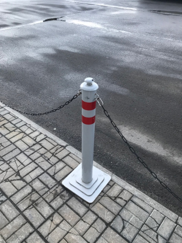 Установка парковочных столбиков на анкерах