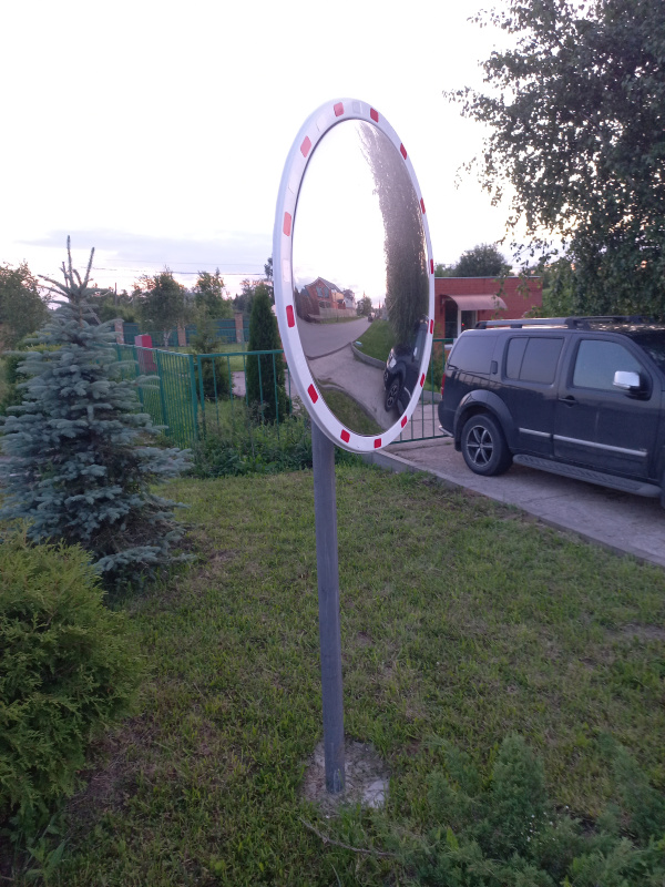 Сферическое зеркало с окантовкой на стойке оцинкованной, выезд КП Адмирал, д. Большая Черная