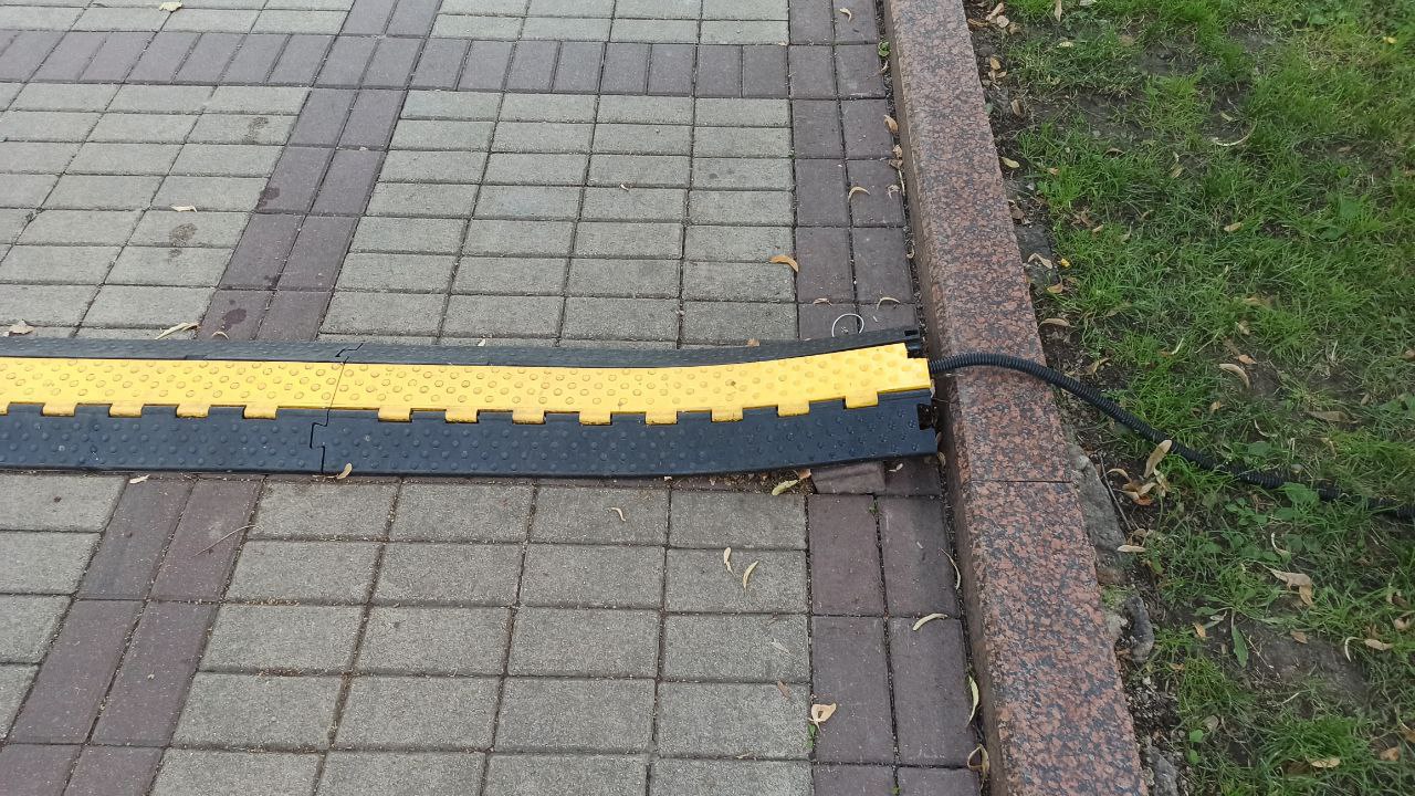 Защита автоматической системы полива кабель-каналом ККР 2-12 на Патриарших прудах, г. Москва Защита автоматической системы полива кабель-каналом ККР 2-12 на Патриарших прудах, г. Москва
