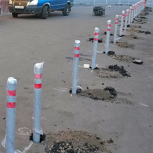 Установка бетонируемых парковочных столбиков