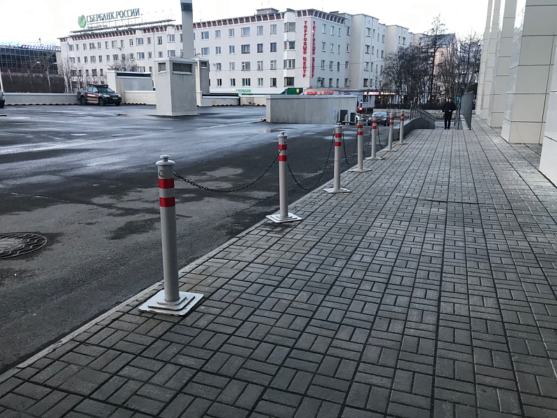 Анкерные парковочные столбики с оградительной цепью