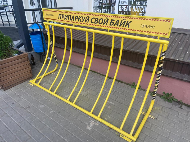 Велопарковка на пять мест с баннером Велопарковка на пять мест с баннером
