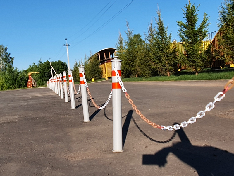 Столбики парковочные анкерные с оградительной цепью
